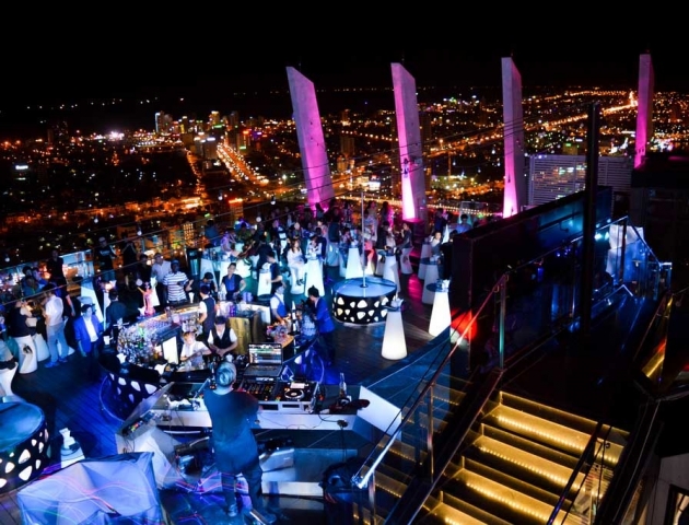 Top 5 Quán Bar Rooftop "Chill" Hết Nấc Ngắm Toàn Cảnh Thành Phố Đà Nẵng Về Đêm